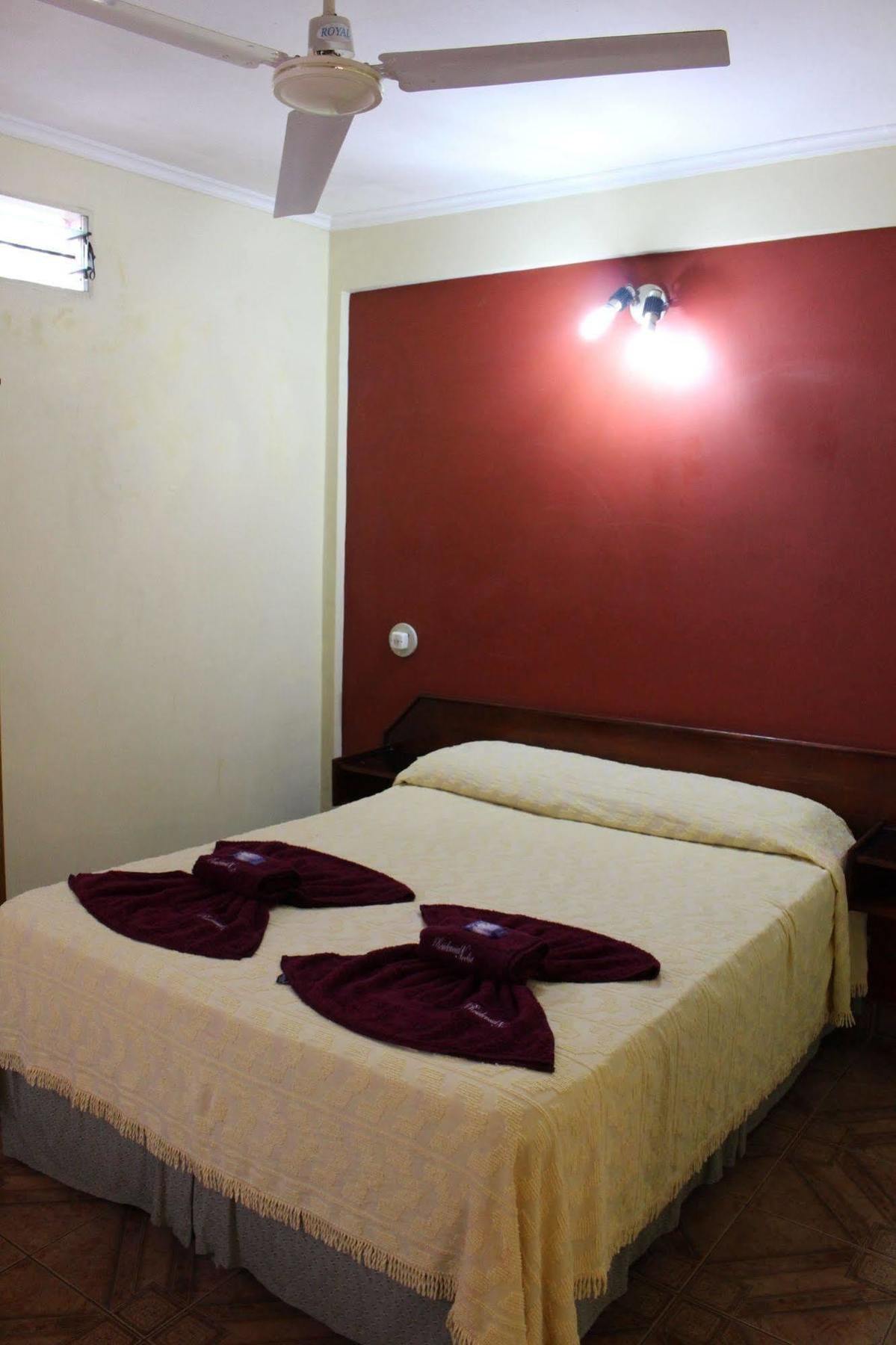 Residencial Noelia Hostel Puerto Iguazu Exterior photo